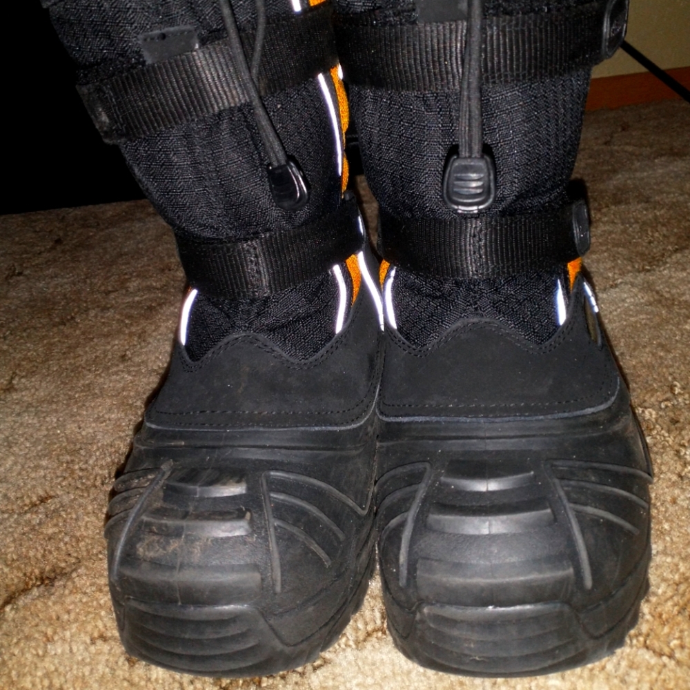 Boys Baffin Snow Boots size 4